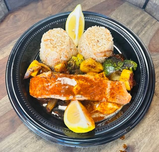 Hibachi Grill Salmon Bowl.